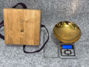 シルバー（1000) 純銀 銀杯 造幣局製 刻印あり．商品は木箱に梱包されています。銀製、未使用．