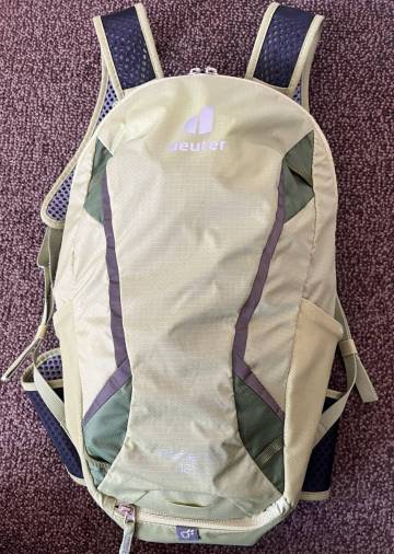 【中古美品】ドイター（deuter）スポーツ・アウトドア用バックパック レースX12 ピスタチオ&times;パイン