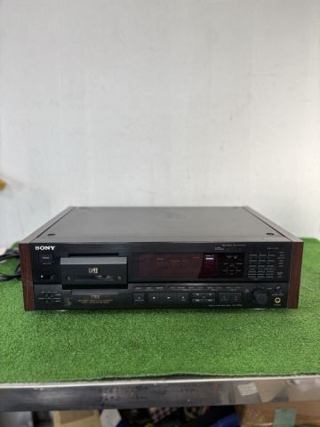 c585 SONY DTC-77ES DATデッキ ソニー 通電可　ジャンク　送:140