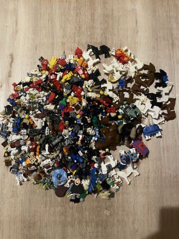 LEGO ミニフィグ スペース　シティ　ニンジャゴー スターウォーズ　キャッスル　馬　大量　ジャンク品　約2キロ