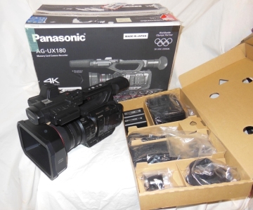 Panasonic ４K 業務用ビデオカメラ AG-UX180〔動作良好/元箱入り〕