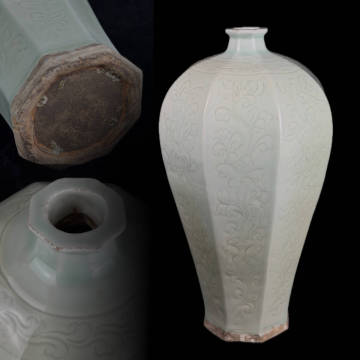 中国美術 青磁陰刻花草紋 八角梅瓶 高さ44.6cm［検索/明代 清代 景徳鎮窯 呉須 古玩 古陶磁器］