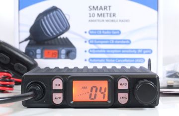 CB無線機　コンパクト　25.615～30.105MHz　AM/FM　新品未使用品　モービル機