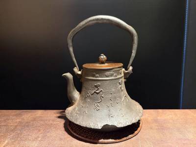 ■小振り600cc 大國寿朗作　富士形　鉄瓶■c5煎茶　急須 湯沸かし 鉄壺 鉄器 金属工芸 茶道具 時代物 古美術