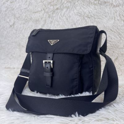 PRADA プラダ ショルダーバッグ メッセンジャー サコッシュ 斜め掛け ナイロン ブラック黒 トライアングル 三角ロゴ メンズ レディース