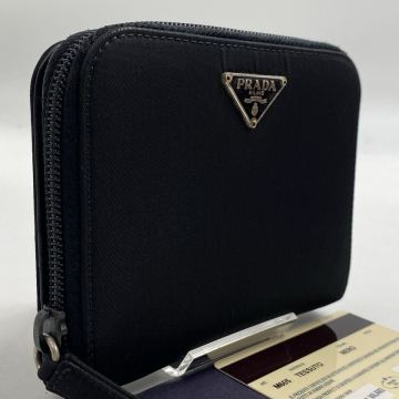 【極美品】PRADA プラダ サフィアーノ 二つ折り財布　ラウンドファスナー　ウォレット　トライアングルロゴ　ユニセックス　19