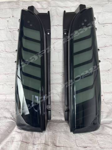 売り切り 200系 ハイエース LEDテール 左右セット シーケンシャルウインカー オープニングモーション 新品 スモークレンズ黒&times;白