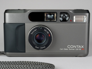 【中古・美品】KYOCERA CONTAX T2 チタンブラック 【FOGG 高級カメラポーチ付属】