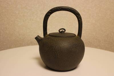 茶道具　　小振り鉄瓶　　「水漏れなし・状態良好・未使用品」 　　/煎茶道具急須湯沸銀瓶茶托茶碗骨董品古道具中国古玩茶筒