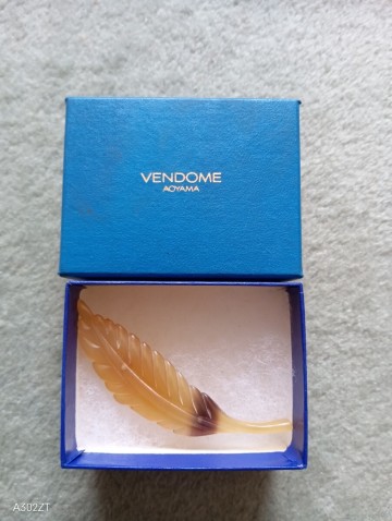 【最高級】ヴァンドーム青山 本べっ甲 リーフ ブローチ 希少 VENDOME AOYAMA 鼈甲 葉モチーフ 箱付 極美品 飴色