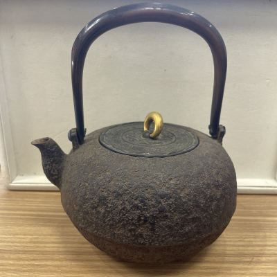 【保管品】 鉄瓶 鉄器 茶器 急須 古鏡蓋 金無垢 龍文堂 高級ライン 金属工芸 アンティーク コレクション 重量1005.3g 箱無し