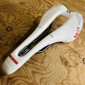◯未使用品 selle italia SUPER FLOW SLR 軽量サドル 202g 最大横幅:約13.5cm