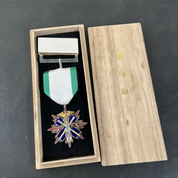 ⑤ 金鵄勲章　勲功章　 勲章　アンティーク　コレクション　 当時物　木箱キズ　★7
