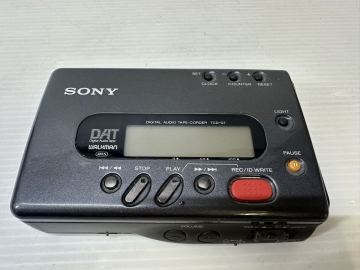 【現状品】SONY ソニー DAT ダット WALKMAN デジタルオーディオテープレコーダー TCD-D7 本体のみ