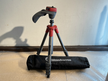 中古品 Manfrotto マンフロット MKCOMPACTACN-RD 三脚 現状渡し