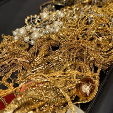 ★【1円スタート】★総重量約5.6kg★ ゴールドカラー他アクセサリー ネックレス ブローチ イヤリング ブレスレット 指輪 ゴールド 現状品★