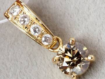 【9926E】K18 天然ダイヤモンド 0.583ct/0.10ct/1.4g ペンダントトップ
