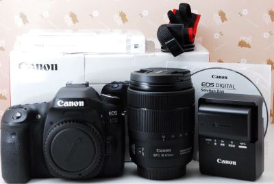 1円〜美品★Canon EOS 80D EF-S 18-135mm IS USMレンズキット★Wi-Fi＆自撮り★高性能デジタル一眼レフカメラ