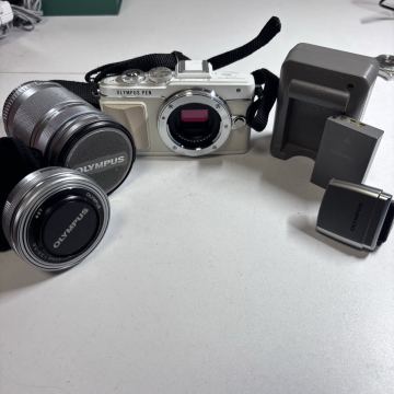 瀧511 【外観美品】 OLYMPUS オリンパス PEN Lite E-PL7 ミラーレス一眼 14-42mm 40-150mm ダブルズームキット カメラ 通電確認済