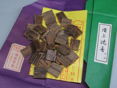 香老舖 鳩居堂謹製◆頂上沈香 上品 歩割　約10.47g 蔵出し　聞香用/香木/香道具 煎茶道具　香木沈香伽羅/松隠軒/御家流/各宗寺院御用51009