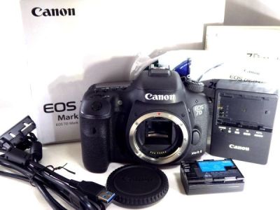 送料無料 Canon EOS 7D Mark II キャノン カメラ ボディ 完動 美品 箱 セット 20.2MP デジタル 一眼レフ Digital Camera バッテリー 充電器