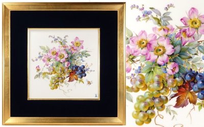 &nabla;花&nabla;【マイセン/MEISSEN】 総手描陶板画「野ばらと葡萄」 画面29&times;29cmの大サイズ フラワー＆フルーツに蜜蜂 豪華額装品