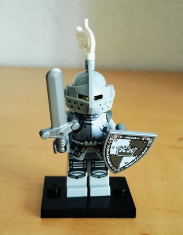  【絶版品】レゴ ミニフィギュア シリーズ9（71000）「ヒーロー・ナイト」2013年発売（Heroic Knight） LEGO正規品