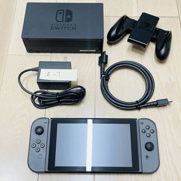 【1円～/美品】任天堂 ニンテンドースイッチ グレー 新型V2 本体一式 2020年製 バッテリー強化版 完動品 XKJシリアル Switch