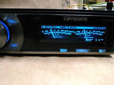 PIONEER　carrozzeria　1DIN　メインユニット　DEH-P630　CD　USB　チューナー　アナログインジケーター　スペクトラムアナライザー