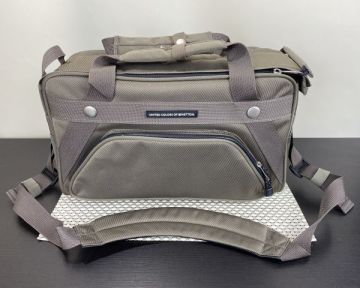 om★United Colors of Benetton カメラバッグ クッション内装 仕切り PCタブレットケース付き 美品 現状品★