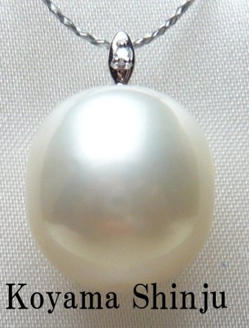 新品★小山真珠★１円～現品限り！最新デザイン！絶品カラー！特大13.5ｍｍ！白蝶真珠Ｐｔ900ダイヤ入りパールペンダントトップ