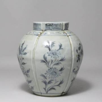 中国美術　安南　染付　古染付　青花罐　面取　唐草紋　時代物　