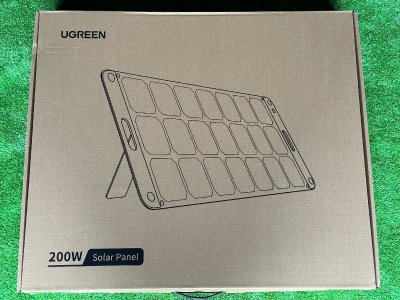 【新品未使用】UGREEN ソーラーパネル 200W 折畳式 ポータブル電源用 ソーラーチャージャー 高変換効率 薄型 軽量 キャンプ 車中泊