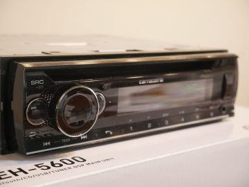 Pioneer パイオニア DEH5600 訳アリ オーディオに詳しい方にジャンク扱い