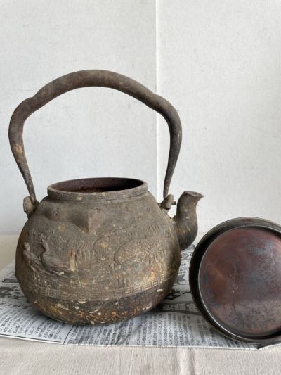 金龍堂 鉄瓶 波に鳥 山水 高さ28cm 3.7kg 急須 鉄器 煎茶道具 茶道具 湯沸 時代物 金工 彫刻 骨董 古美術
