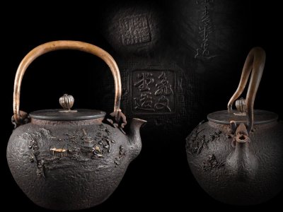 【雲】某名家放出品 釜師名人 亀文堂造 楼閣山水盛上彫刻鉄瓶 高さ21cm 古美術品(金寿龍文堂)CY5807 ATnju