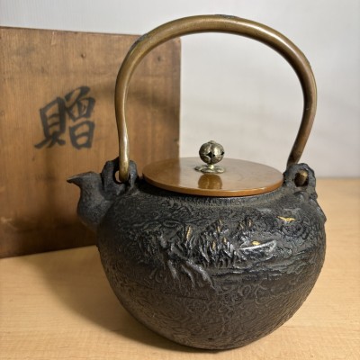 亀文堂 鉄瓶 細工鋳造 銅蓋 丸形姥口 時代物 美術品 煎茶道具 615