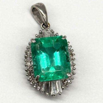 【AN-6】Pt900/4.90/0.65刻印　大粒エメラルド4.90Ct.　ダイヤモンド0.65Ct.　ペンダントトップ　チャーム　重量約6.5g　ケース入　現状品