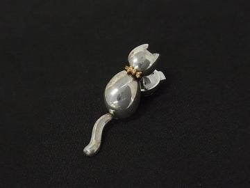 Ohno オオノ SV925&times;K18 750 18金 猫 ネコ ピンバッジ ピンブローチ アクセサリー レディース シルバー系 DN5015