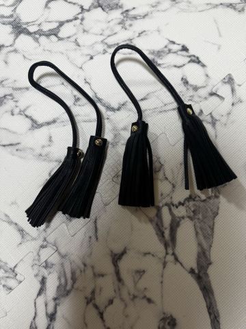 △ブラック レザー タッセル チャーム 2個セット