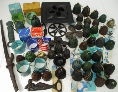 C243 鉄製 鉄器 風鈴 大量 他 まとめて / 南部鉄器 岩鋳 在銘 灰皿 こけし 人魚 栓抜き 猿吊金具 武具 十手 他 古美術 古道具 骨董