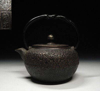 緑屋h■南部鉄器　鉄瓶　清末 作　砂鉄 桜紋　茶道具　　sai/5-960/33#60