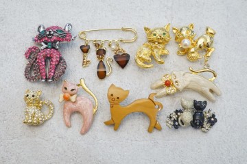 B142 海外製含む アニマル 猫 ネコ ラインストーンなど ヴィンテージ ブローチ 9点セット アクセサリー 大量 まとめて おまとめ
