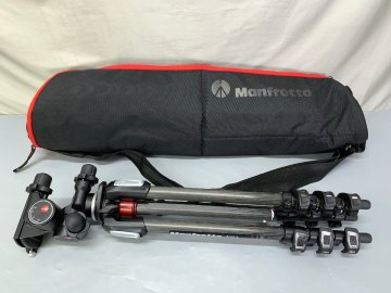 【中古品】Manfrotto　190プロカーボン4段三脚　410ギア付き雲台キット　JP-MK190C4-410　マンフロット（11626040906820HD）