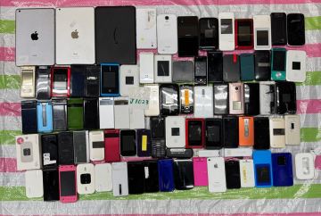 (全体ジャンク)ソニー、シャープ、ガラケー、iPhone 、スマホ、wi-fi ルーターなどまとめ売り部品取り用大量起動未確認部品取り用