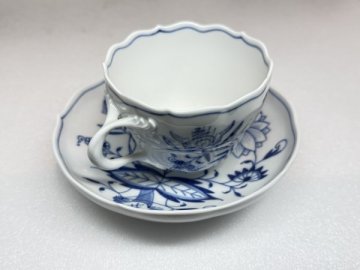 B8125●60 マイセン MEISSEN マイセン ブルーオニオン ティー コーヒー 兼用 カップ＆ソーサー 1客 青花 双剣マーク 洋食器 高級磁器 定番
