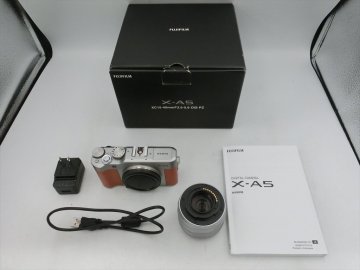 T【8s-75】【60サイズ】1円～/富士フイルム/X-A5 レンズキット ミラーレス 一眼カメラ/簡易動作確認済/※傷有り