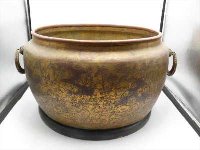 T【ロ7-60】【140サイズ】金属製 蝶々・植物柄 火鉢/サイズ：直径約44cm 高さ：約29cm/金属工芸品/※傷・汚れ・割れ有