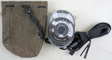 S◆ジャンク品◆カメラアクセサリー『アナログ単体露出計 TWINMATE ツインメイト L-208』 セコニック 軽量 シュー取付板・ストラップ・袋付