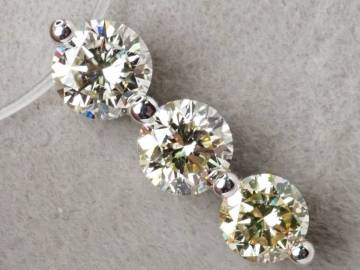 【10140D】K18WG 天然ダイヤモンド 3P/1.00ct/1.17g ペンダントトップ